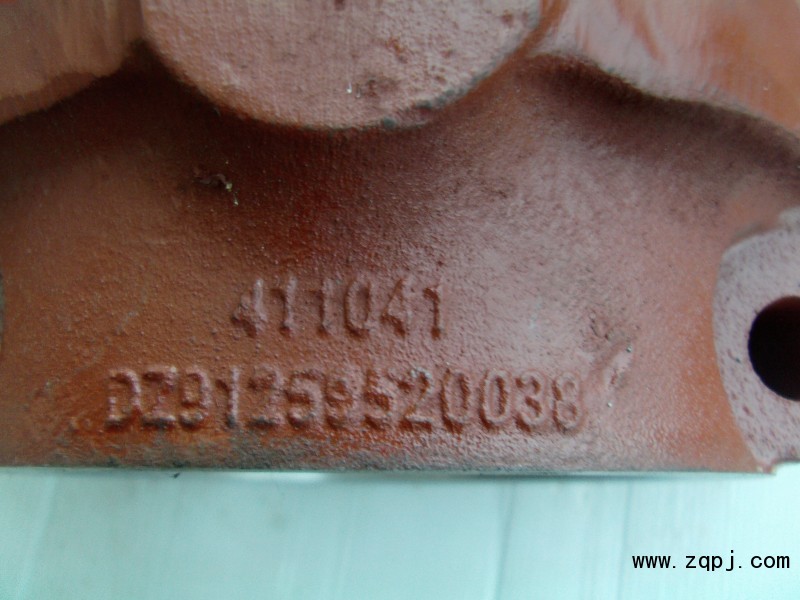 DZ91259520038,德龍F(tuán)3000平衡軸殼,濟(jì)南泉卡動(dòng)力汽車配件有限公司