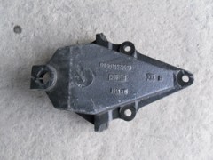 DZ9114520012,前簧后支架,濟(jì)南星光汽車(chē)配件銷(xiāo)售中心
