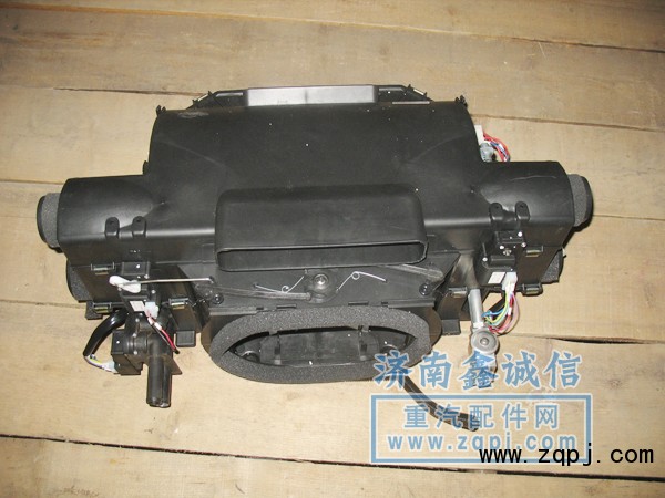 山東濟(jì)南德龍M3000中卡汽車配件暖風(fēng)機(jī)總成及配件81265323、4/81265323、4