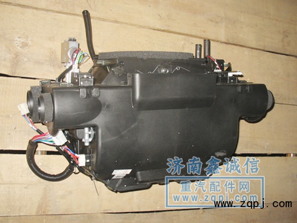 山東濟(jì)南德龍M3000中卡汽車配件暖風(fēng)機(jī)總成及配件81265323、4/81265323、4