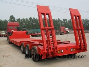 ,低平板半掛車、挖掘機運輸車,梁山龍達工貿(mào)有限公司