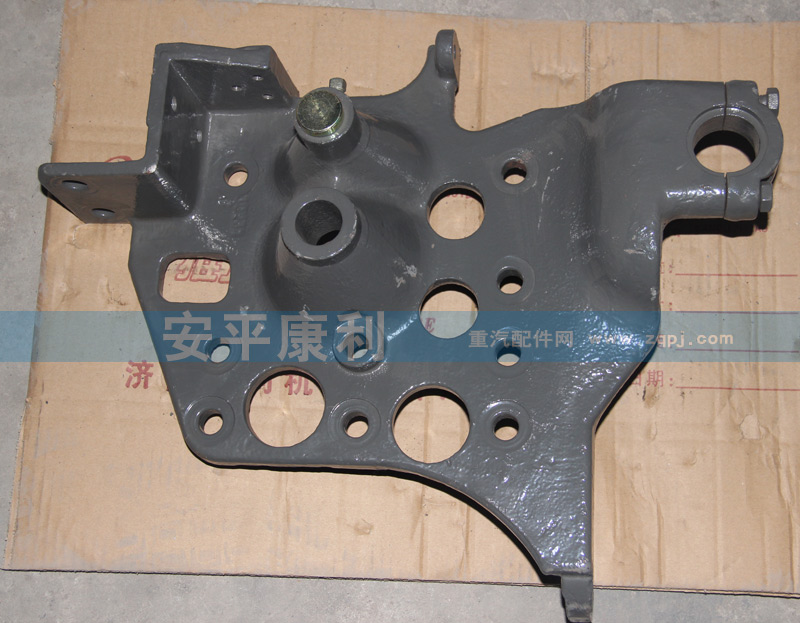 AZ1682430231,AZ1682430231--駕駛室翻轉(zhuǎn)支架-左--HOWO,山東康潤機(jī)械制造有限公司