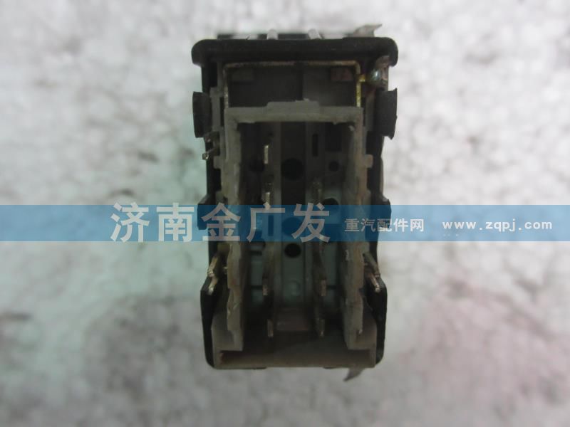 81.25505.6327,高頂駕駛室天窗照明翹板開(kāi)關(guān),濟(jì)南金廣發(fā)商貿(mào)有限公司