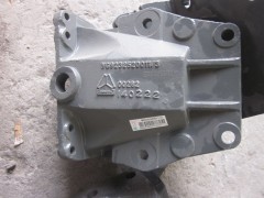 AZ9232520010,前鋼板后支架（左）,濟南恒亦重卡汽車配件有限公司
