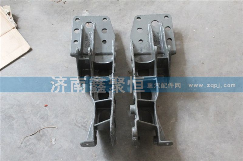 1642440082,HOWO 液壓鎖下支架 右,濟(jì)南鑫聚恒汽車(chē)配件有限公司