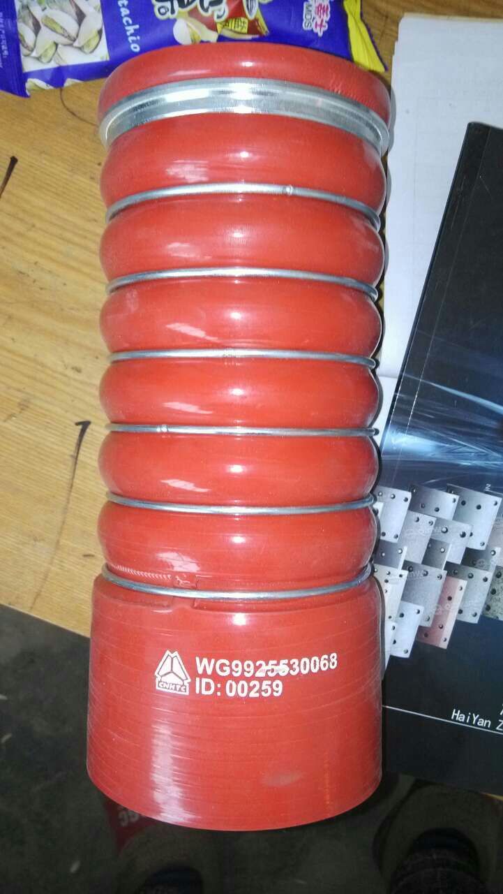 WG9725530068,中冷器進(jìn)氣膠管，中冷器軟管,濟(jì)南市威沃汽車用品有限公司