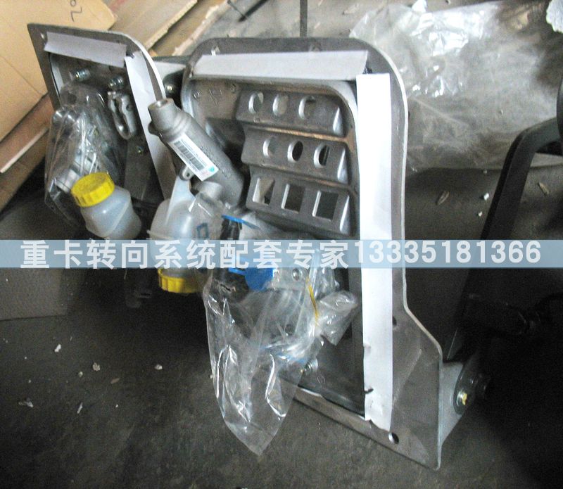 AZ9725360024,HOWO原廠的踏板總成,濟(jì)南冠澤卡車配件營(yíng)銷中心