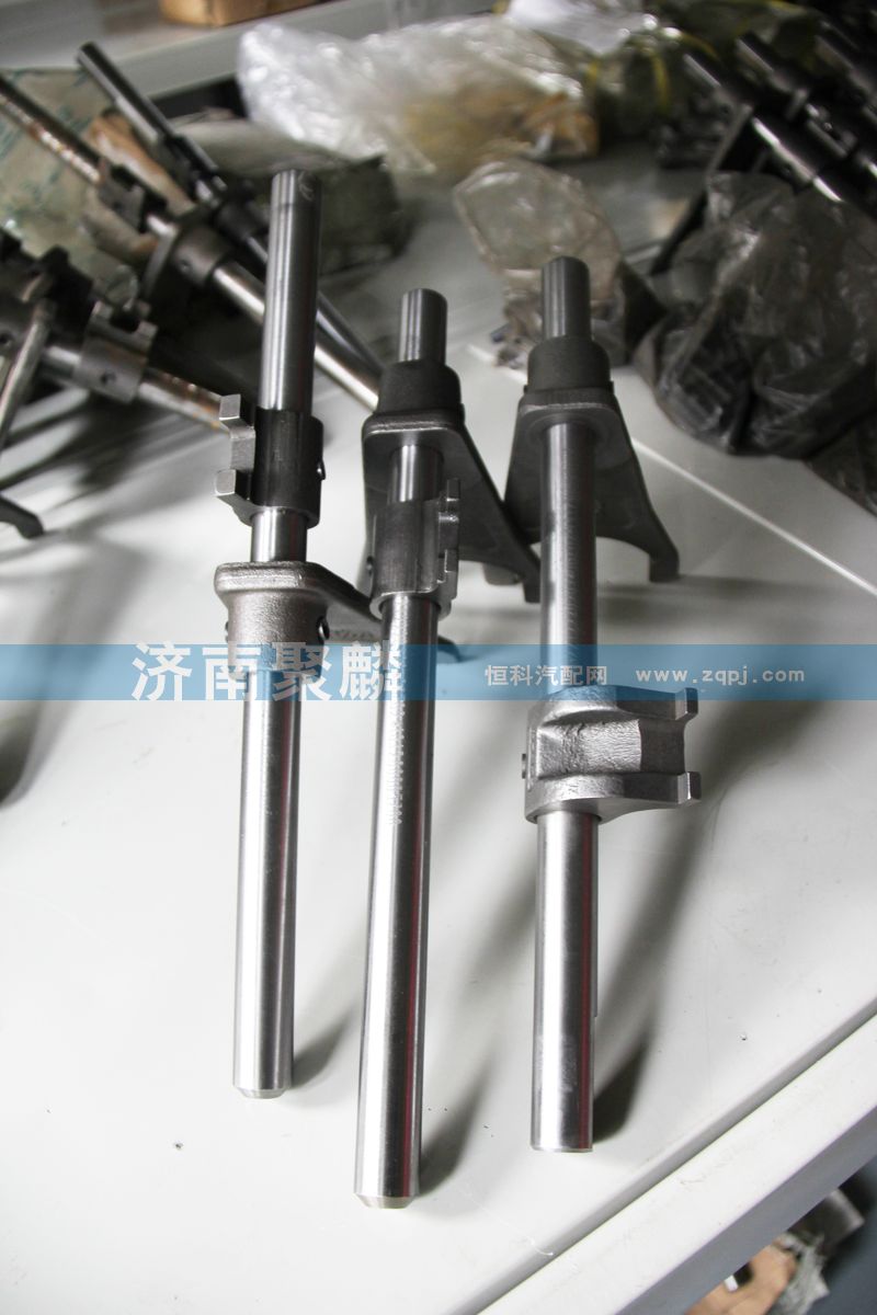 AZ2203220103,重汽變速箱三、四檔撥叉軸總成,濟(jì)南聚麟汽車銷售服務(wù)有限公司