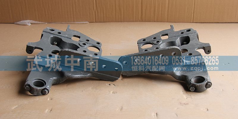 AZ1642430335,左翻轉(zhuǎn)支架 豪沃,濟(jì)南武城重型車外飾件廠