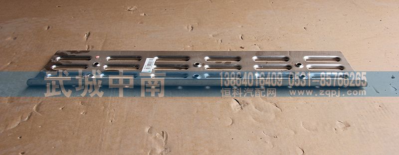 WG1642240060,保險(xiǎn)杠防滑板 10款,濟(jì)南武城重型車外飾件廠