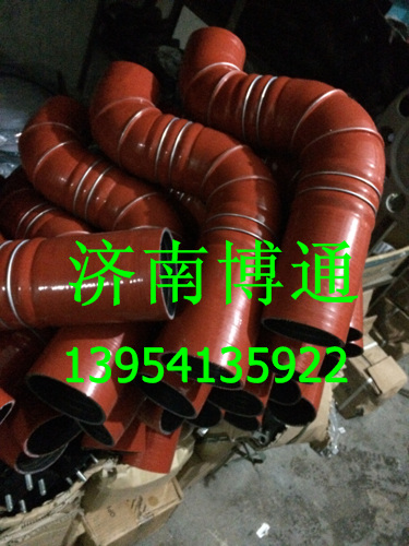 DZ93259535402,陜汽德龍中冷器出氣成型膠管,濟(jì)南博通重汽備件庫