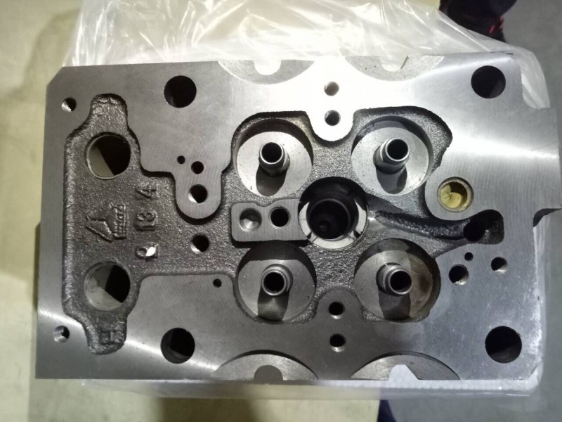 重汽發(fā)動機氣缸蓋AZ1246040010D/