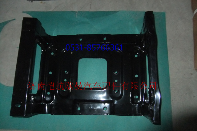1B24984504106,腳踏板護(hù)罩支架右下,濟(jì)南愷航歐曼汽車配件有限公司