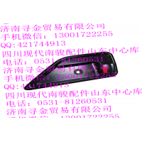 豪沃輕卡內(nèi)開(kāi)拉手（左）
