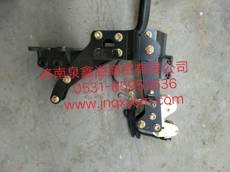 100500400163,駕駛室氣囊后懸置機構總成,濟南泉鑫溢商貿(mào)有限公司