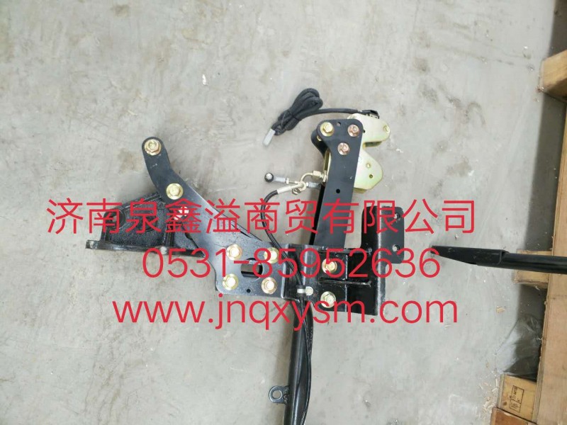 100500400163,駕駛室氣囊后懸置機構總成,濟南泉鑫溢商貿(mào)有限公司