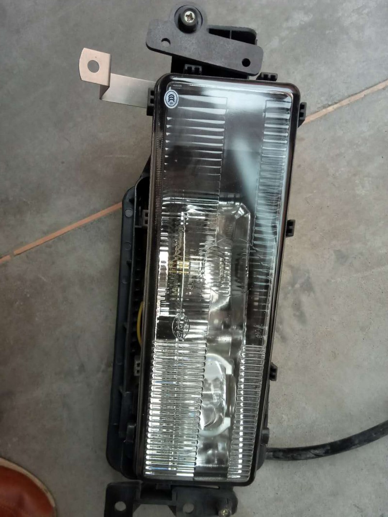WG9120720004,豪駿霧燈右,濟南諾誠重型汽車配件有限公司