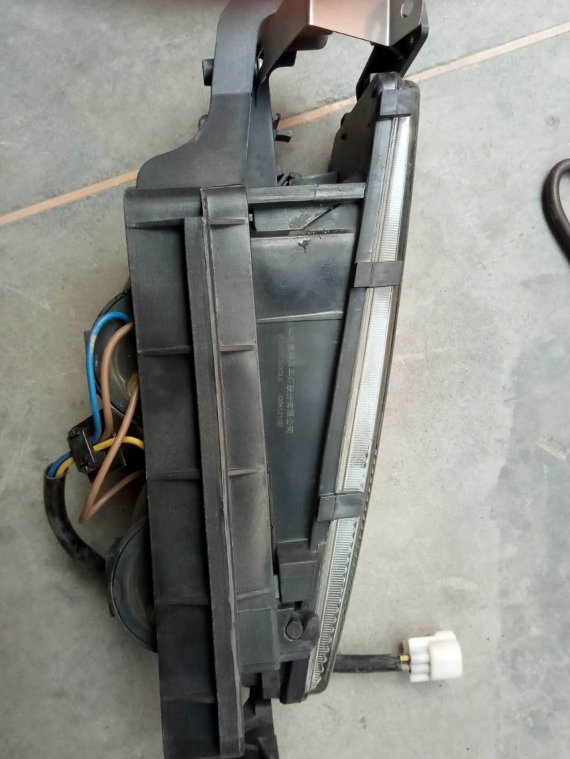 WG9120720004,豪駿霧燈右,濟南諾誠重型汽車配件有限公司