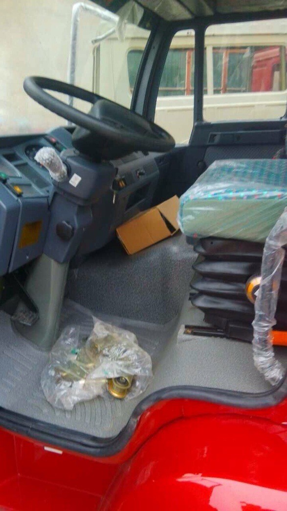 WG1642160120,,濟南誠志重型汽車駕駛室鈑金件專賣