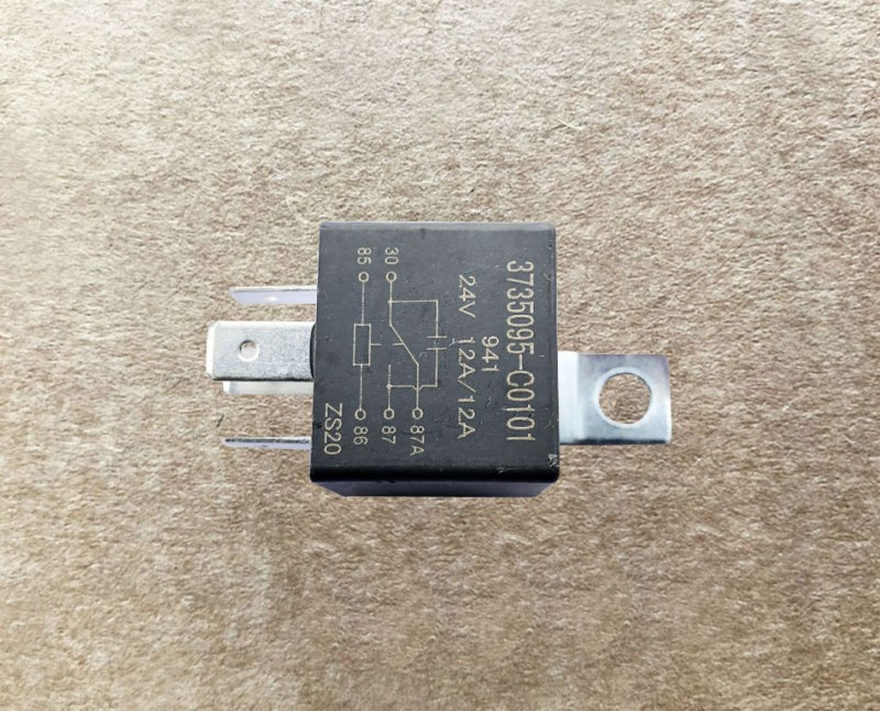 3735095-C0101,繼電器（帶支架）Relay (with bracket),濟(jì)南向前汽車配件有限公司