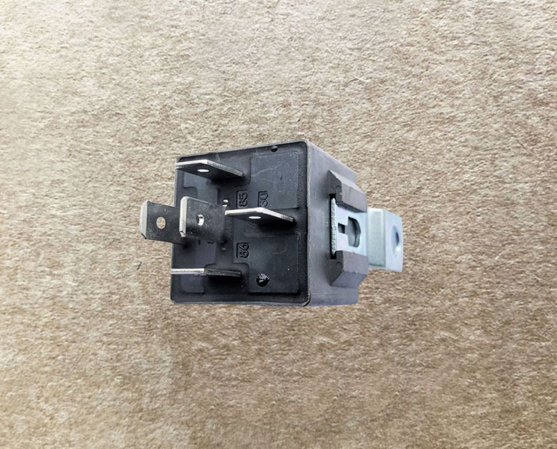 3735095-C0101,繼電器（帶支架）Relay (with bracket),濟(jì)南向前汽車配件有限公司