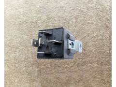 3735095-C0101,繼電器（帶支架）Relay (with bracket),濟(jì)南向前汽車配件有限公司