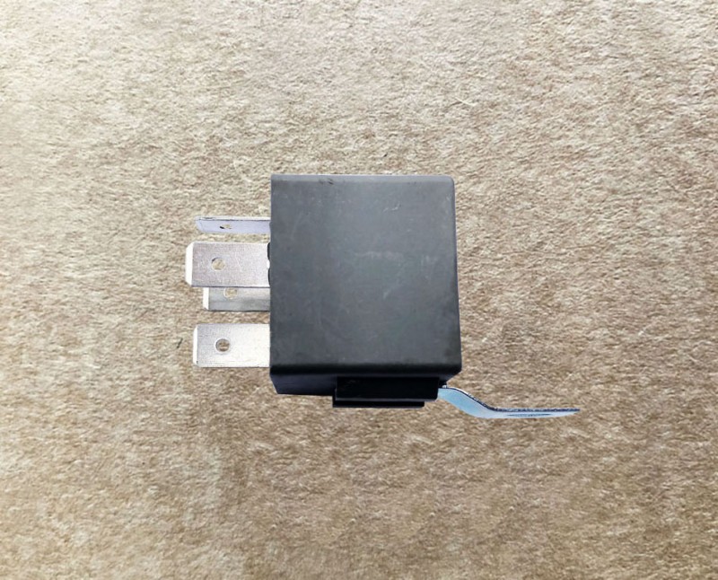 3735095-C0101,繼電器（帶支架）Relay (with bracket),濟(jì)南向前汽車配件有限公司