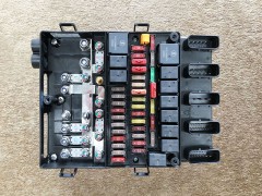 DZ93189712170,底盤中央電器盒，Chassis central electrical box,濟南向前汽車配件有限公司
