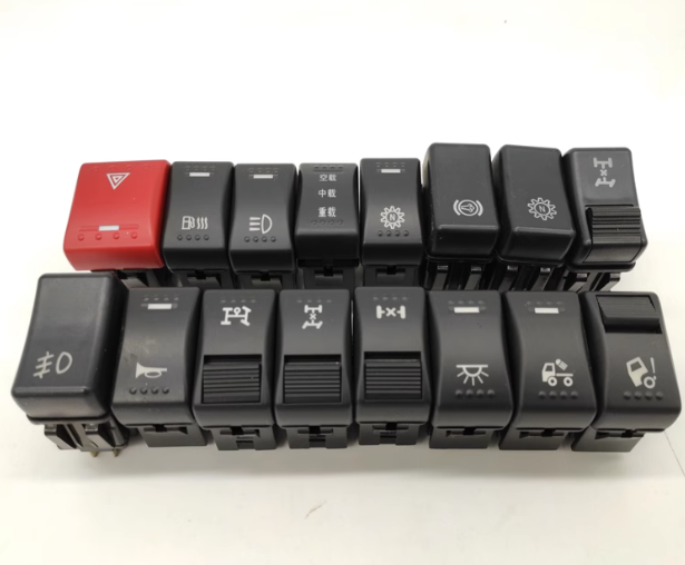 適用陜汽德龍X3000儀表臺開關(guān)德龍翹板開關(guān)霧燈喇叭后照警報開關(guān)/