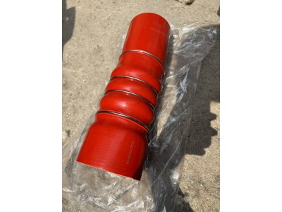 WG9525531475/豪瀚中冷器進(jìn)氣膠管