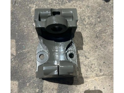 WG9725520107豪沃前簧前支架