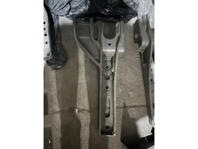WG1671430110前懸右上支架