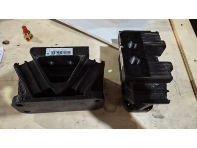 WG9525595589后橡膠支承總成