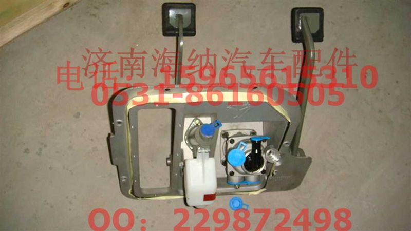AZ9925360001,組合踏板操縱總成（帶制動總泵和離合器總泵、踏板等）,濟南海納汽配有限公司