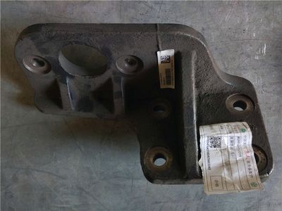 WG9950410019   左支架總成