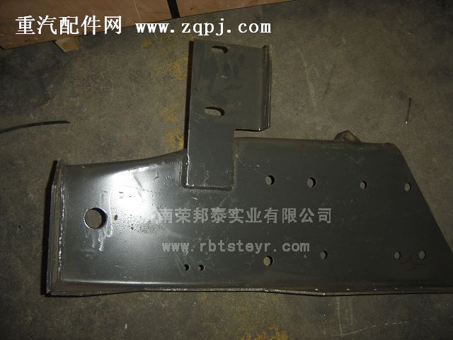 99100930021,99100930021.保險(xiǎn)杠托架(右),濟(jì)南港新貿(mào)易有限公司